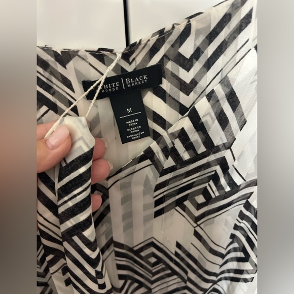 White House Black Market too EUC - Picture 2 of 3